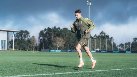 ÁLvaro Núñez realiza carrera en las instalaciones del Celta de Vigo en la Ciudad Deportiva Afouteza