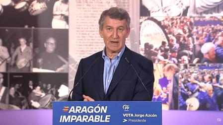 El presidente del PP, Alberto Núñez Feijóo,  durante una rueda de prensa en Calanda (Teruel).