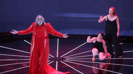 El actor navarro Javier Ibáñez, durante uno de los últimos números de la gala de los Premios Ma, el pasado junio en el Teatro Gayarre