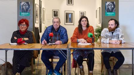 Isabel Díez (PIM), Pello Lasa (Apoyo Mutuo), Itziar Bardají (Asamblea del Padrón) y Agustín Cuevas (SOS Racismo)