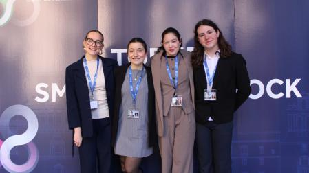 Alumnas participantes en el debate. De izquierda a derecha, Clara Asensio, Arianna Agostini, Yanaina García y Claudia Infantes.