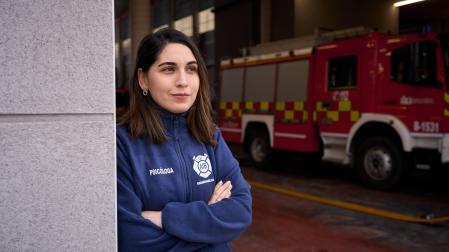 La psicóloga Sara Laguna Bonilla, esta semana en el parque de bomberos de Cordovilla