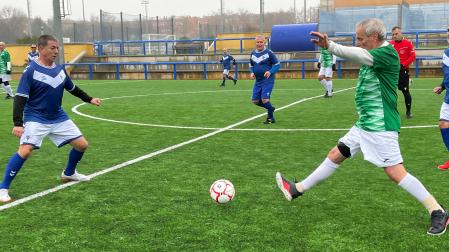 España se lanza al 'walking football', una modalidad de fútbol para mayores