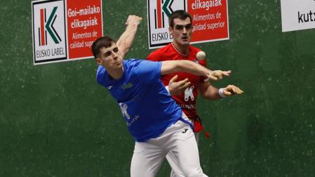 Iztueta golpea en presencia de Ezkurdia.