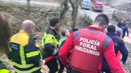 Rescatan con vida a un hombre de 69 años tras sufrir una parada cardíaca en la Cascada de Oinaska, en Baztan