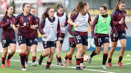 Las jugadoras de Osasuna, antes del duelo ante el Villarreal