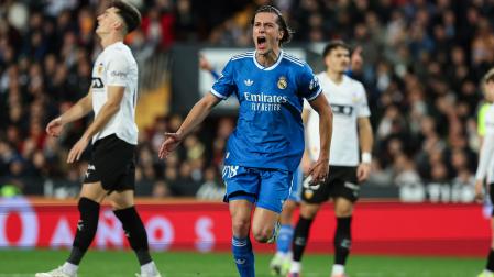 Álvaro Carreras celebra su gol en el partido que ha enfrentado este domingo a Valencia y Real Madrid