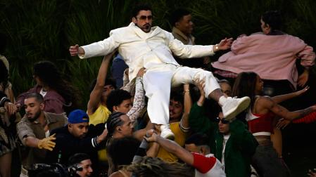 Bad Bunny, en un momento de su actuación en el descanso de la Super Bowl