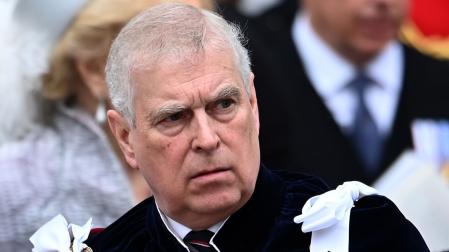 Andrés Mountbatten-Windsor, hermano del rey británico Carlos III, se enfrenta a las consecuencias de las acusaciones de las presuntas filtraciones de información confidencial a Jeffrey Epstein