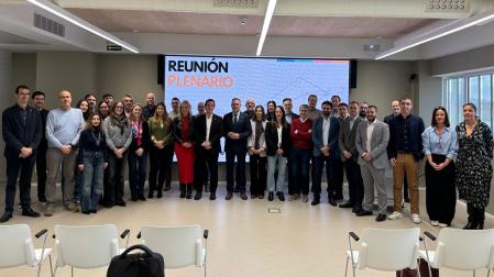 Los consejeros Irujo y García, con el resto de participantes en el Plenario del Polo de Innovación Digital IRIS Navarra