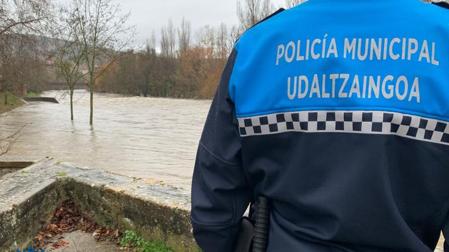 Policía Municipal ha avisado de la crecida del Arga debido a las lluvias de los últimos días