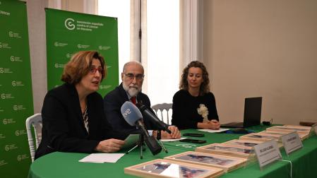 Imagen de la presentación de la Asociación Española contra el Cáncer en Navarra con las ayudas a la investigación 2025