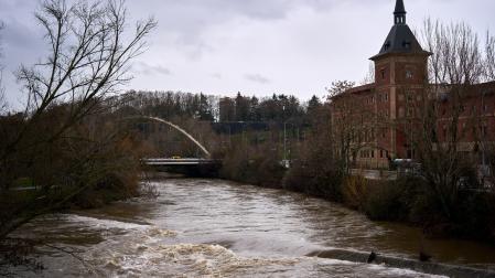 A: MIGUEL OSES F: 10-2-2026 P: L: PAMPLONA T: CRECIDA DEL RIO ARGA A SU PASO POR LA ROCHAPEA Y SAN JORGE