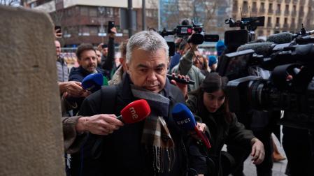 Santos Cerdán, a su llegada al Parlamento de Navarra