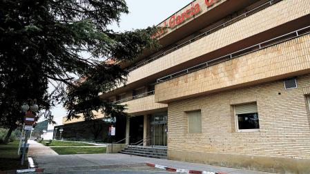Vista de uno de los accesos al Hospital García Orcoyen