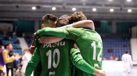 Los jugadores de Osasuna Magna celebran uno de los goles contra Jimbee Cartagena