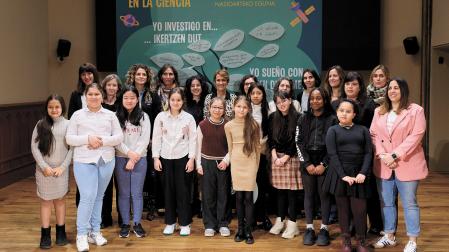 Alumnas y científicas participantes en la jornada de este miércoles