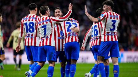 Los jugadores del Atlético de Madrid celebran uno de los cuatro goles que han metido al Barcelona en el partido de ida de las semifinales de Copa del Rey en el Metropolitano