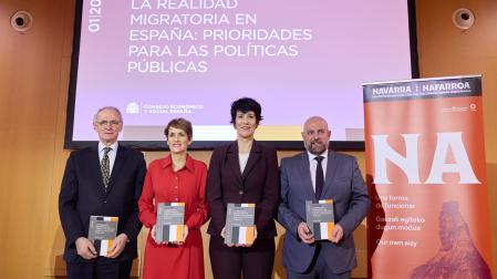 El Presidente de CES España, Antón Costas; la Presidenta Chivite; la ministra Saiz; y el consejero Arasti