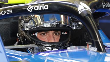 El piloto español Carlos Sainz, a bordo de su Williams, en la última jornada de la primera tanda de los test de pretemporada en Baréin