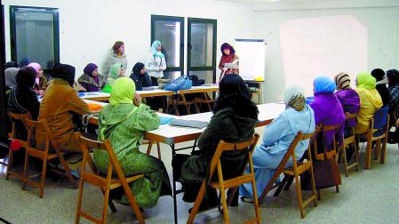 Foto de archivo de un curso de Cruz Roja a mujeres magrebíes en Fitero.