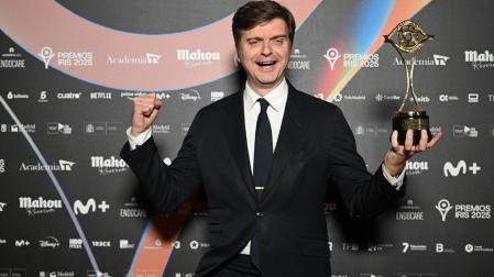 Marc Giró recibe el premio a mejor presentador de programas de entretenimiento en los Premios Iris 2026