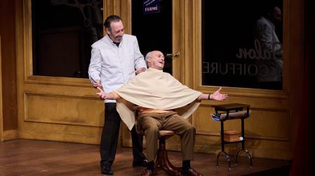 A* Jesús Garzaron F* 2025_11_07 T* Teatro. El barbero de Picasso. L* Teatro GayarreAntonio Molero y Pepe Viyuela, en el escenario del Gayarre. JESÚS GARZARON