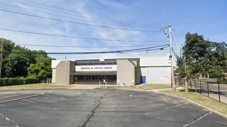 Exterior de la pista del Dennis M. Lynch Arena de Pawtucket (Rhode Island), donde se produjo el tiroteo.