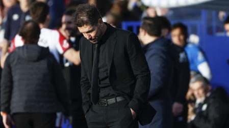 Un cabizbajo Simeone durante el choque contra el Rayo Vallecano en Leganés