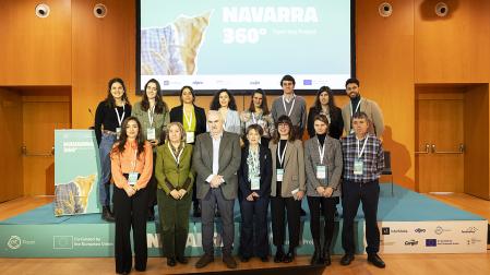 Miembros del EIT Food y del programa Navarra 360º  con el consejero Aierdi  en la jornada