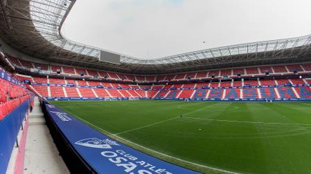 Una visita del estadio de El Sadar en la mañana de ayer, antes de que comenzara el entrenamiento del equipo de Alessio Lisci