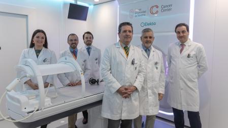Especialistas de Cancer Center Clínica Universidad de Navarra en la sala de tratamiento del MR Linac