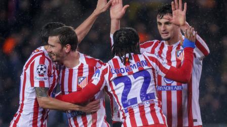 Lookman celebra el segundo gol del Atlético junto a sus compañeros