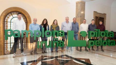 Asistentes a la primera reunión del Comité Científico del Congreso Internacional de Pelota Vasca que se celebrará en Pamplona