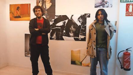 Asier Mendinueta y Willy Torres, en la exposición fotográfica que se puede ver en la Galería Contraluz de la AFCN, en Río Urrobi 3, en la Milagrosa