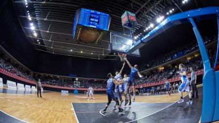 El partido entre el Valle de Egüés y el Megacalzado Ardoi en el Navarra Arena en 2022