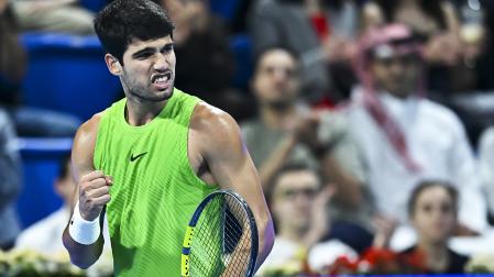 Carlos Alcaraz celebra uno de los puntos contra el ruso Karen Khachanov