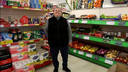 Margarita Sánchez Ongay, en la tienda de Alimentación Beire.