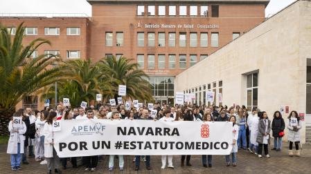 Médicos concentrados esta mañana en el Centro de Consultas Príncipe de Viana de Pamplona.