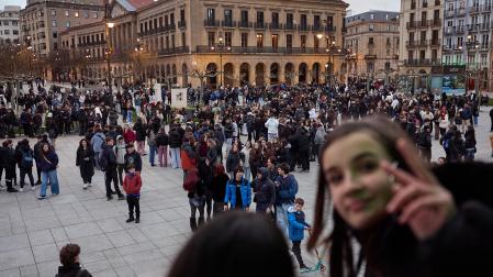 Jóvenes que han acudido la 'Quedada Therian' en Pamplona.