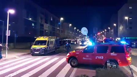 Varias patrullas de Policía Foral y ambulancias acudieron a la localidad por el aviso de un posible caso de violencia machista