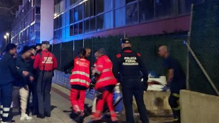 Fuerzas de seguridad y asistencias sanitarias, en el lugar del suceso en Sarriguren