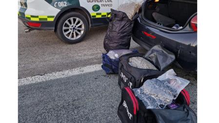 Imagen de la droga intervenida que transportaba en el coche