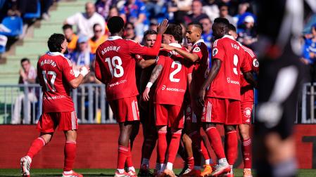 Los futbolistas del Sevilla celebran el tanto en Getafe