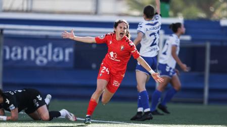 Nora de Torres, jugadora de Osasuna, celebra el 0-1 en el minuto 91