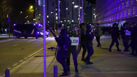 La tensión en El Sadar se trasladó al exterior