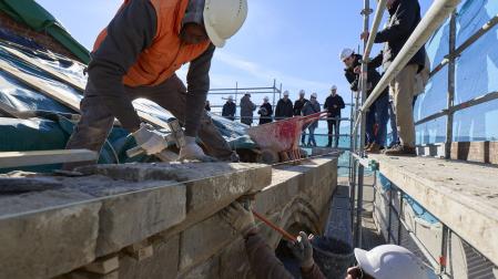 Trabajos de restauración en la cubierta de la iglesia de San Salvador de Sangüesa