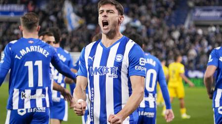 El delantero argentino del Alavés Lucas Boyé celebra su primer tanto contra el Girona