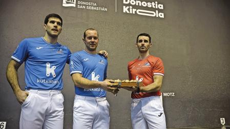 José Javier Zabaleta, Aitor Elordi y Jokin Altuna, en la elección de material del Atano III