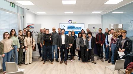 Asistentes al encuentro de la Mesa de Economía Social de Sakana, celebrado este miércoles en Irurtrzun.